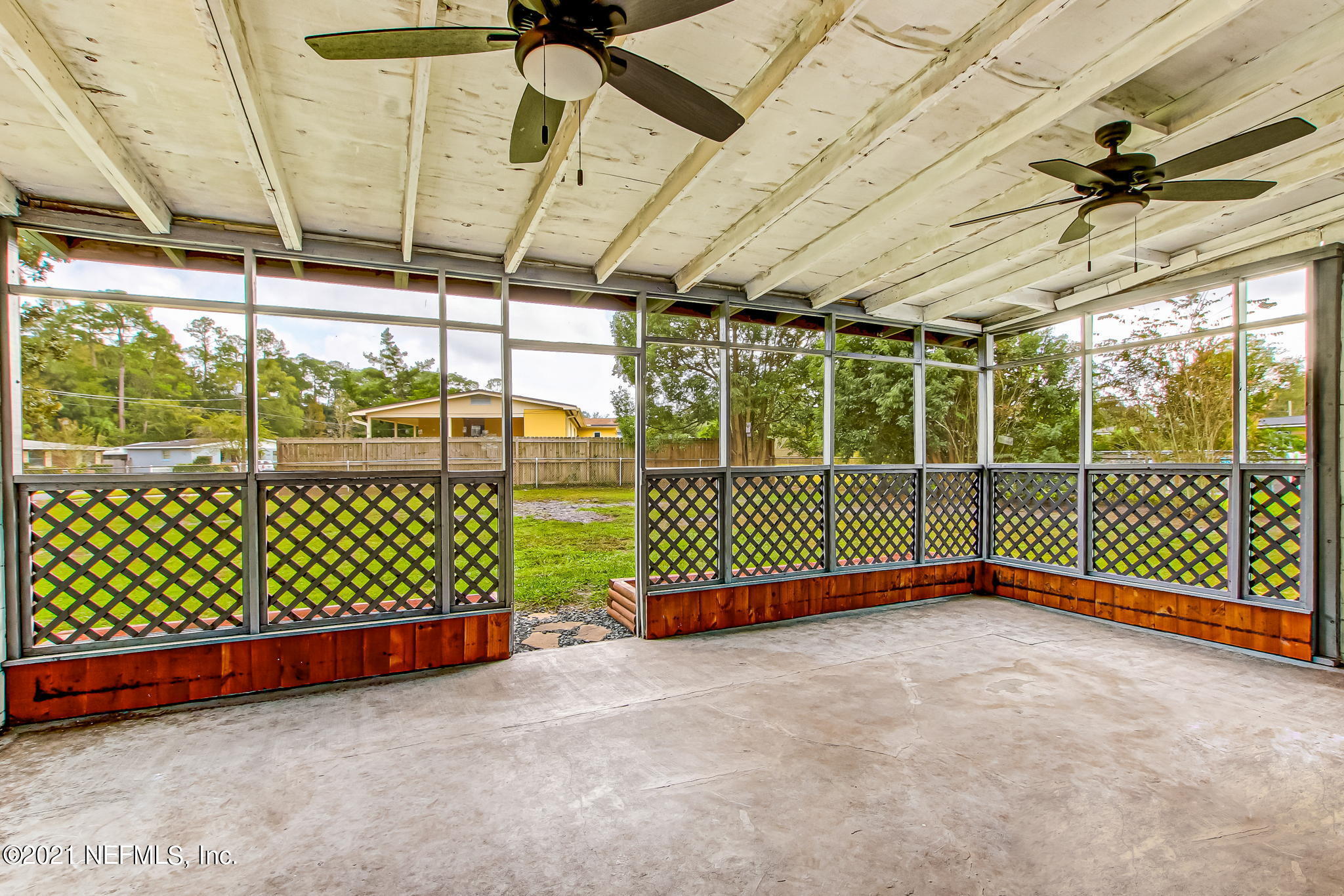 6940 E Road Jacksonville, FL 32216 - Photo 34 of 40 Large Screened Lanai