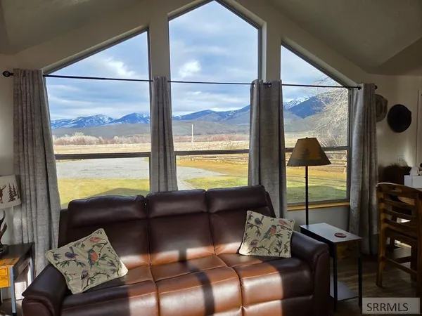 $599,999 | 1119 Hwy 28 Salmon Id 83467, Salmon, ID 83467