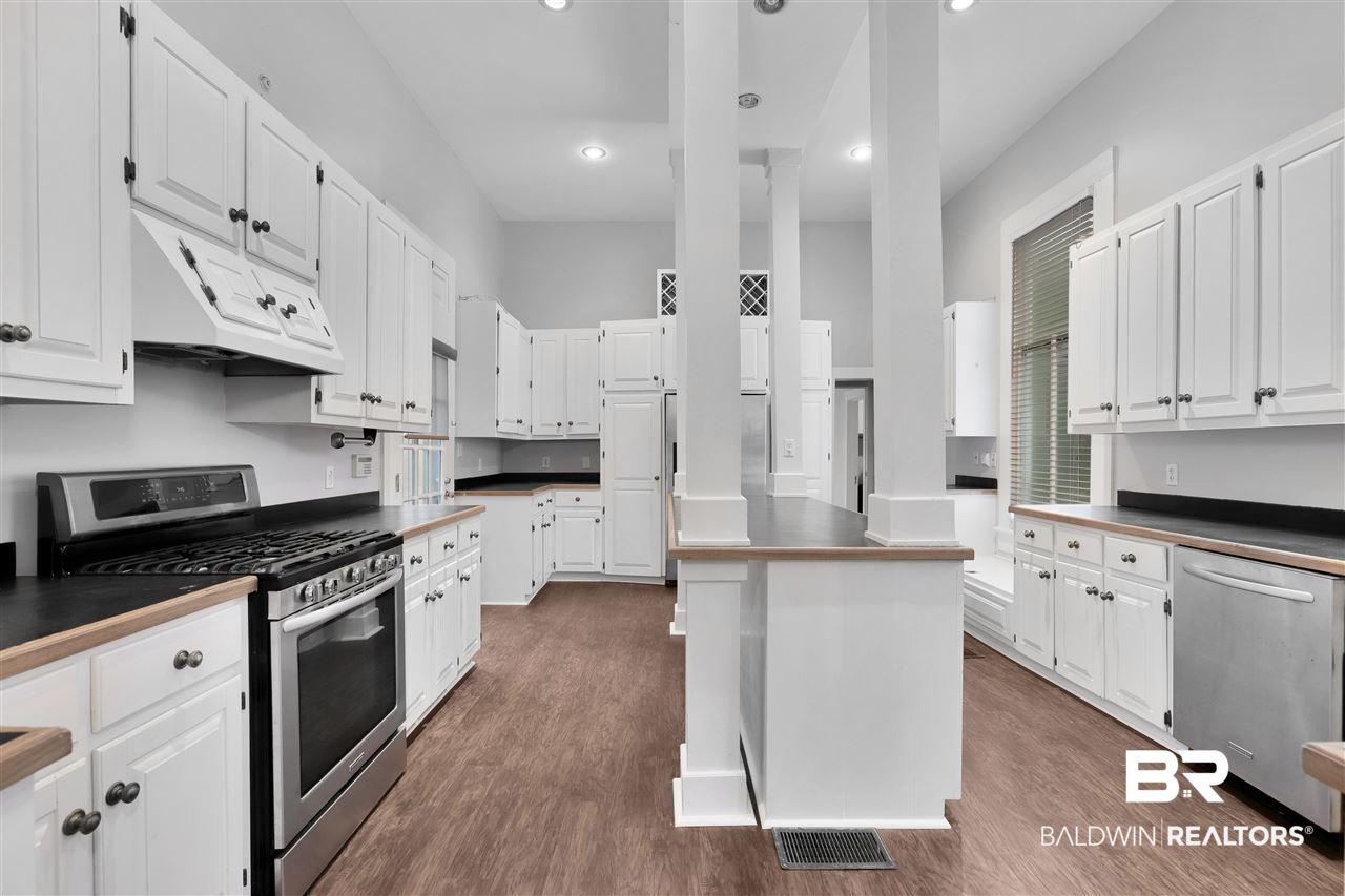 1108 Government Street Mobile, AL 36604 - Photo 12 of 49 Massive Kitchen!