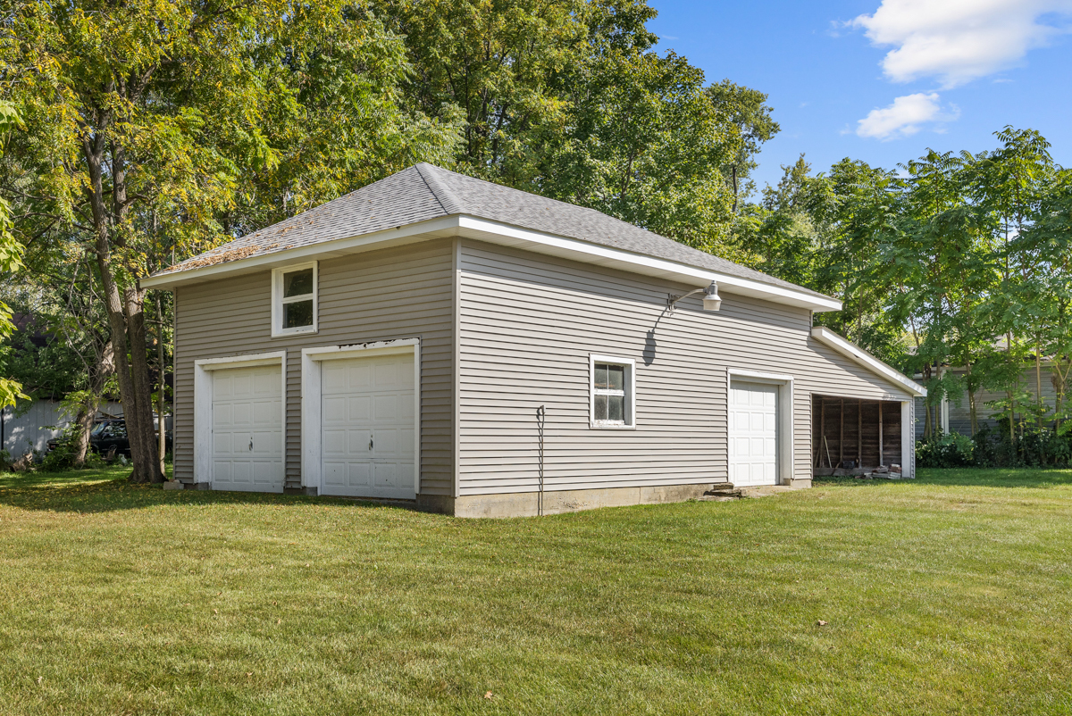 18633 Main Street Mokena, IL 60448 - Photo 7 of 24 a front view of house with yard and trees