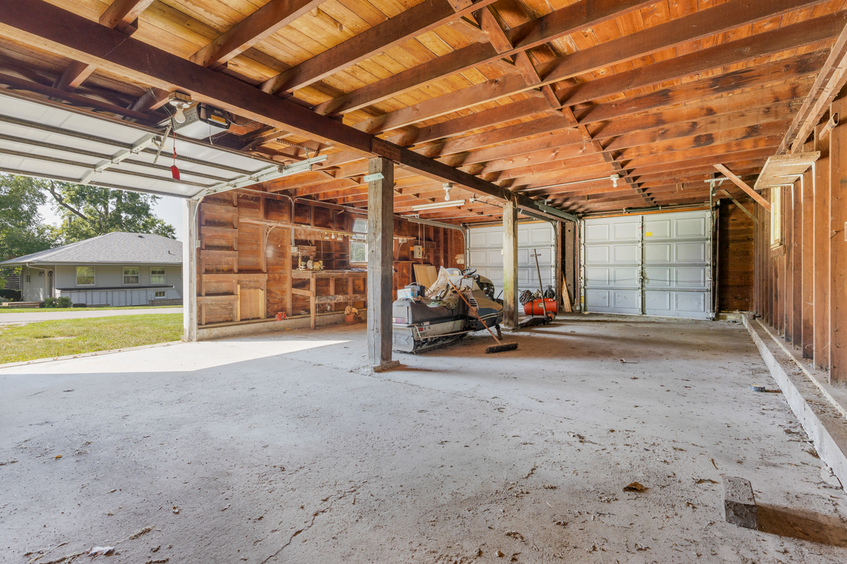 18633 Main Street Mokena, IL 60448 - Photo 8 of 24 a view of a room with gym equipment