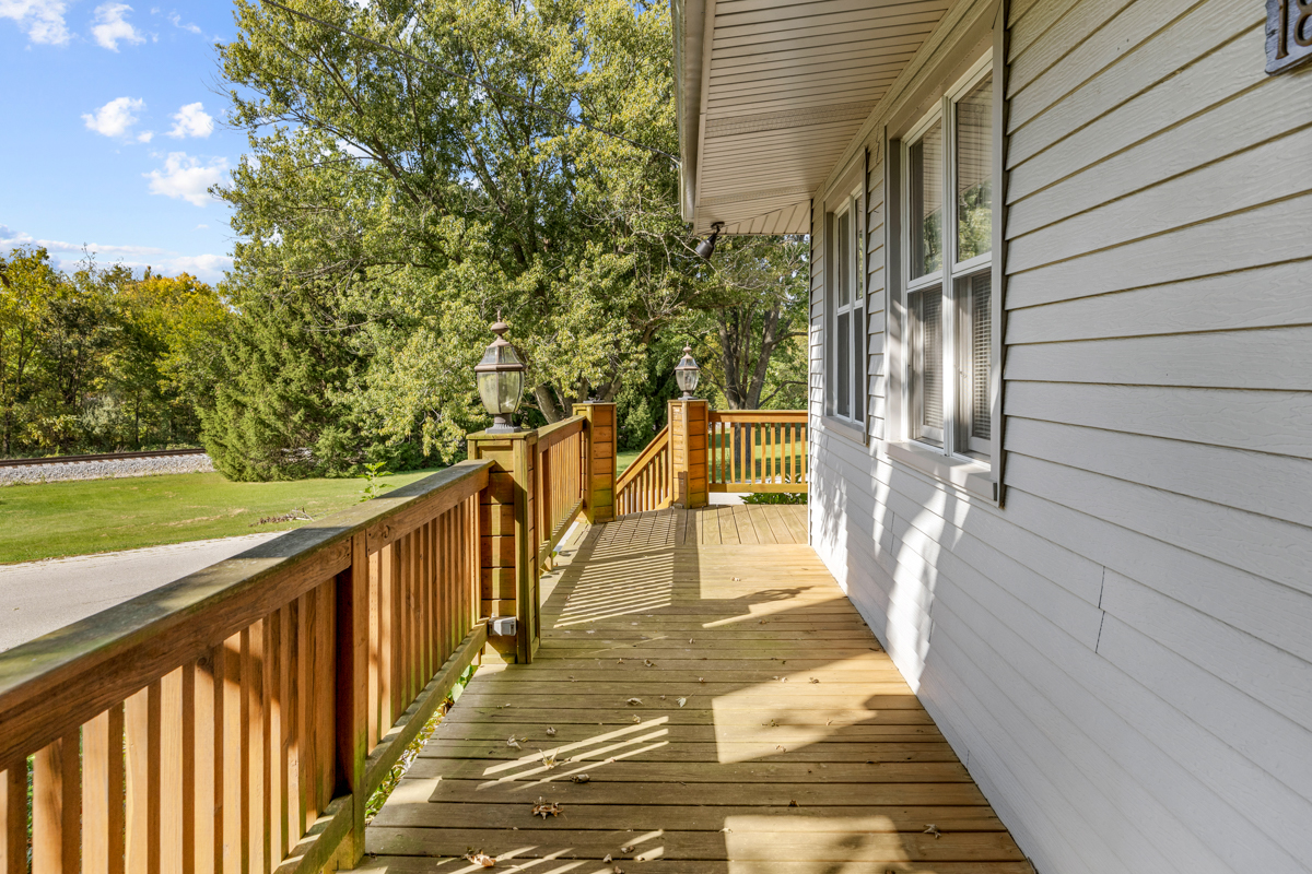 18633 Main Street Mokena, IL 60448 - Photo 10 of 24 a view of a balcony with wooden floor