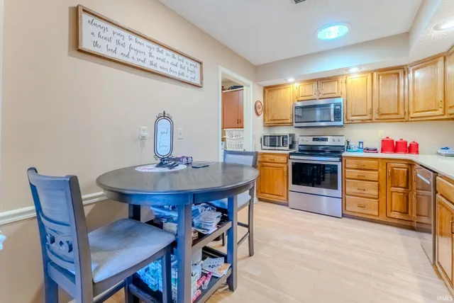 $179,900 | 874 East Bell Drive, Marion, IN 46953