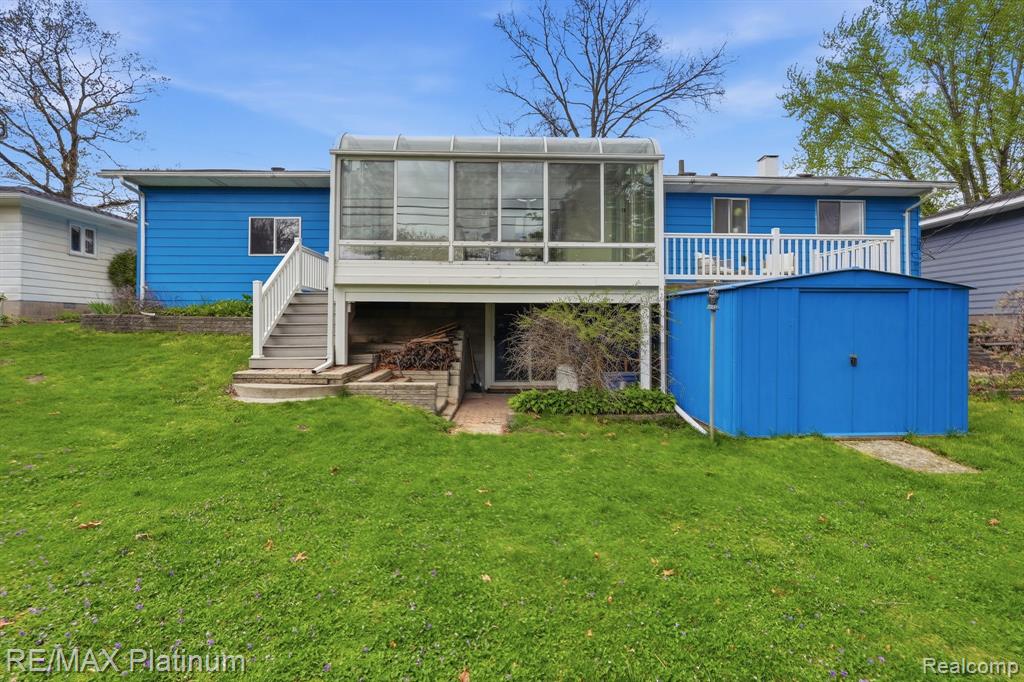 10469 Cooley Lake Road Commerce Township, MI 48382 - Photo 24 of 27