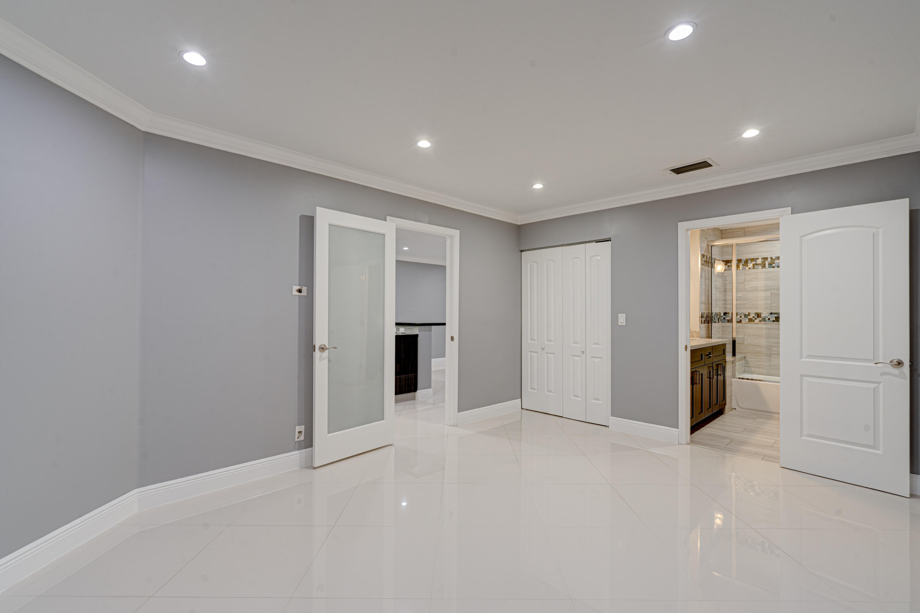 159 Northwest 70th Street, Unit 516 Boca Raton, FL 33487 - Photo 35 of 39 an empty room with closet and a kitchen
