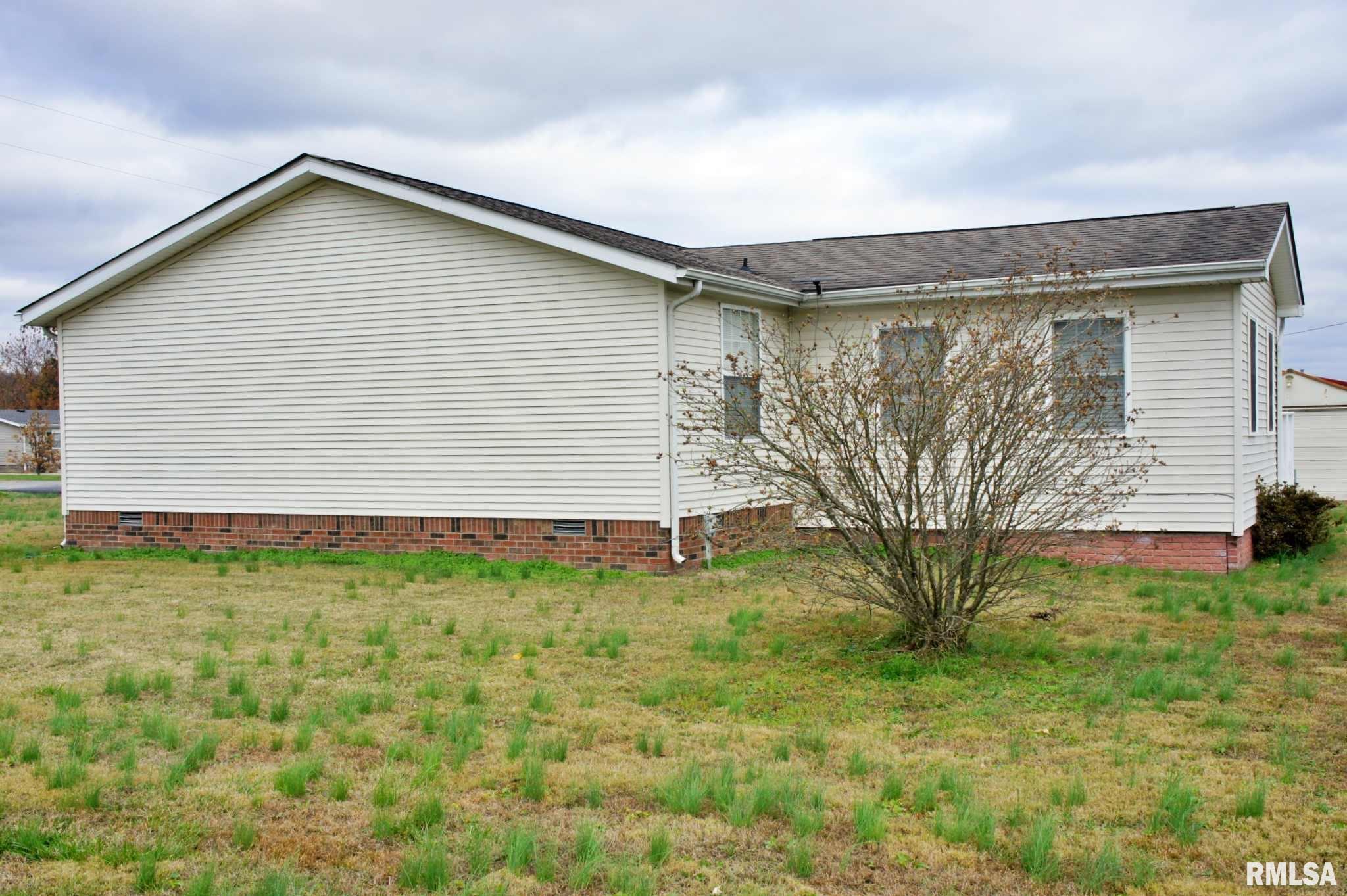 26 Henry Road Metropolis, IL 62960 - Photo 3 of 37