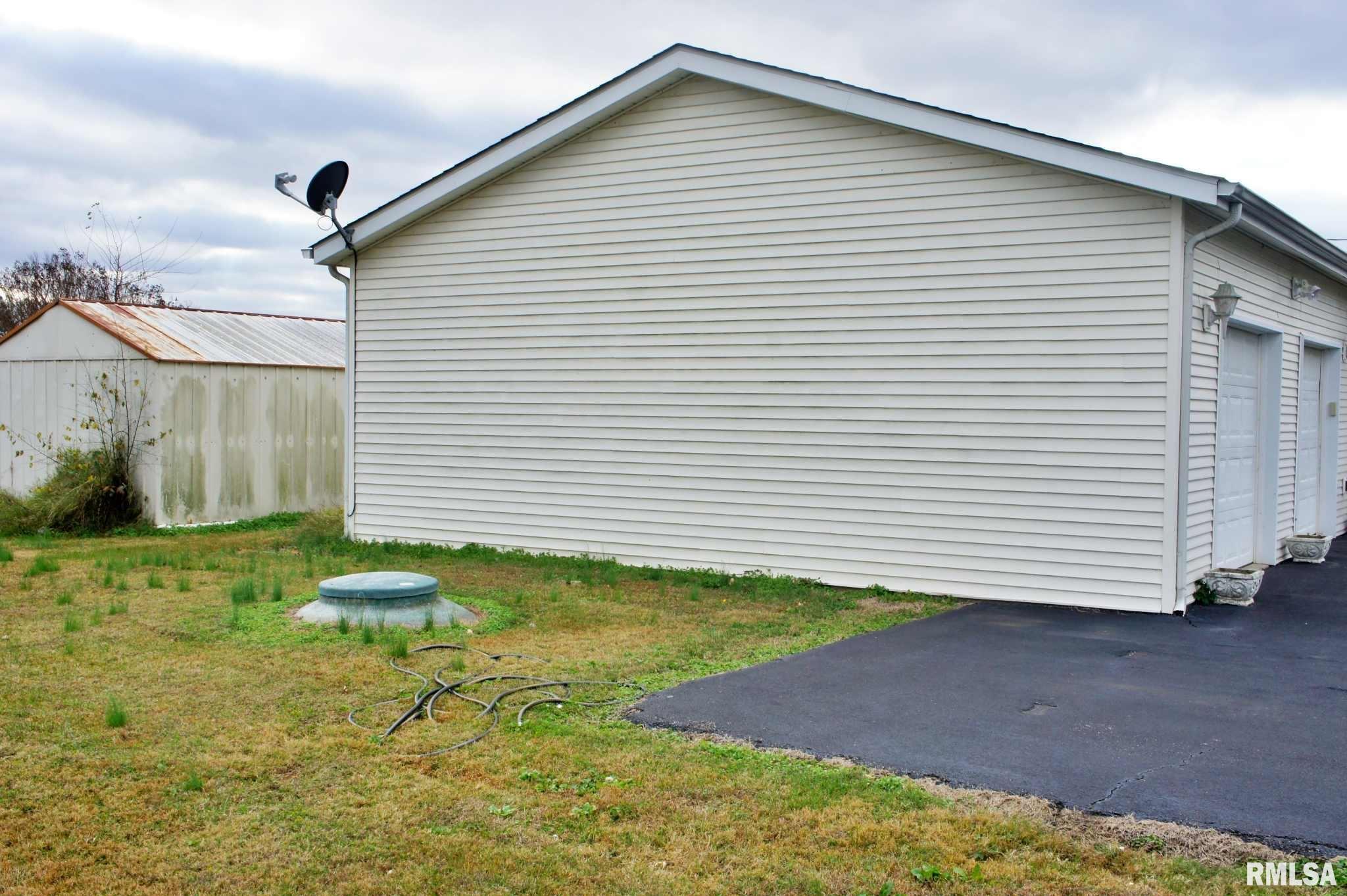 26 Henry Road Metropolis, IL 62960 - Photo 4 of 37