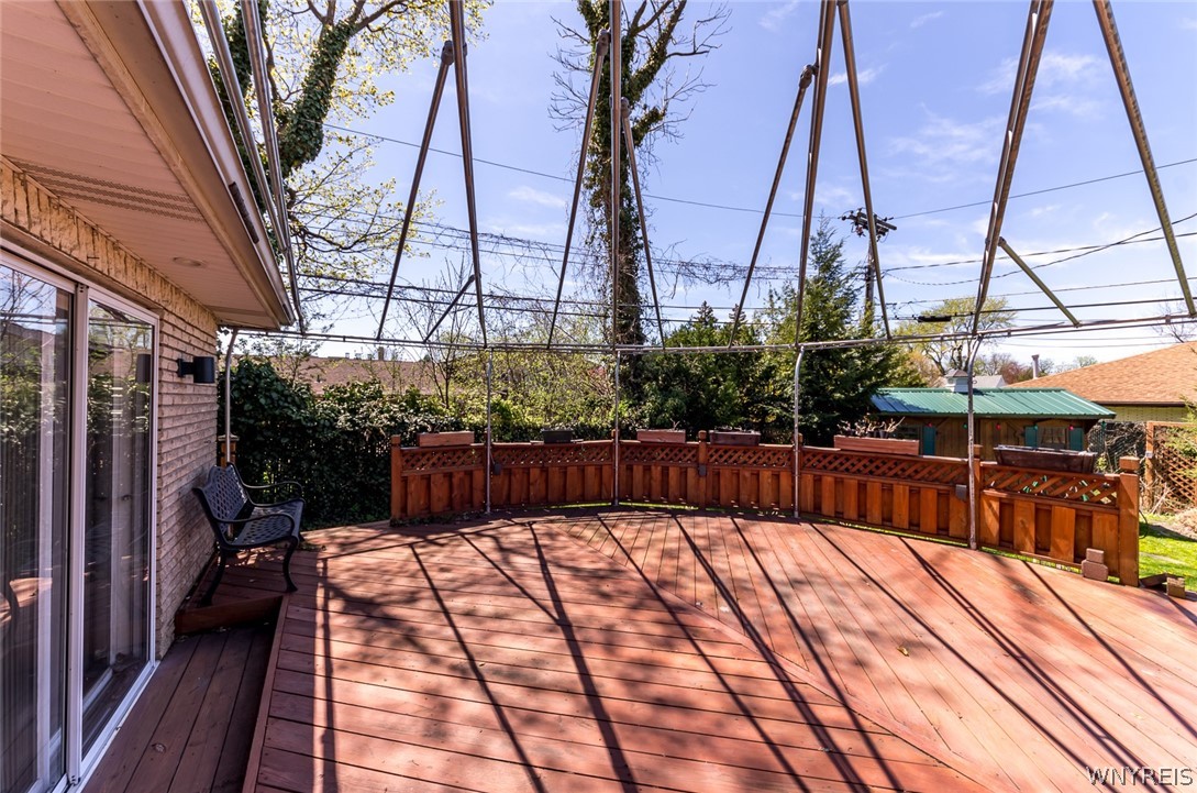 27 Pine Circle Cheektowaga, NY 14225 - Photo 15 of 46
