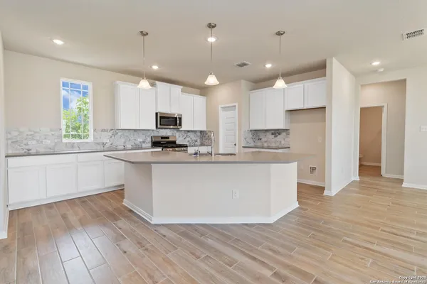 $494,990 | 20987 Pleasanton Road, San Antonio, TX 78264