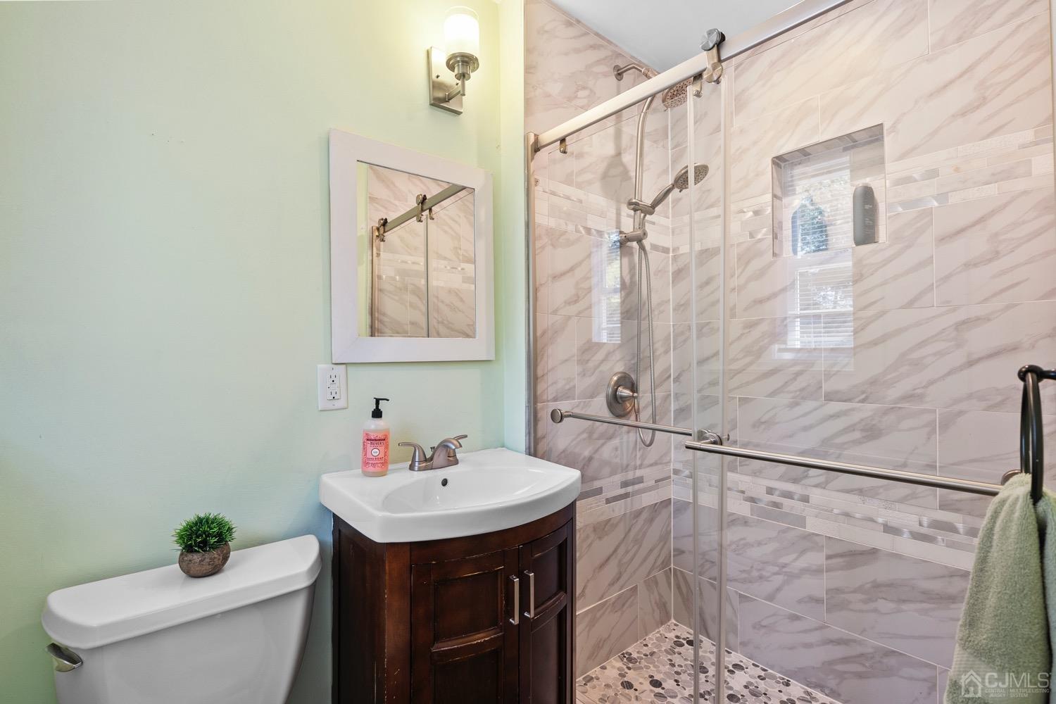 28 Rolling Road East Brunswick, NJ 08816 - Photo 23 of 37 Gallery Image 23