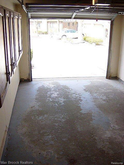 1979 Pondview Court, Unit 80 Rochester, MI 48309 - Photo 22 of 25 1 Car Attached Garage