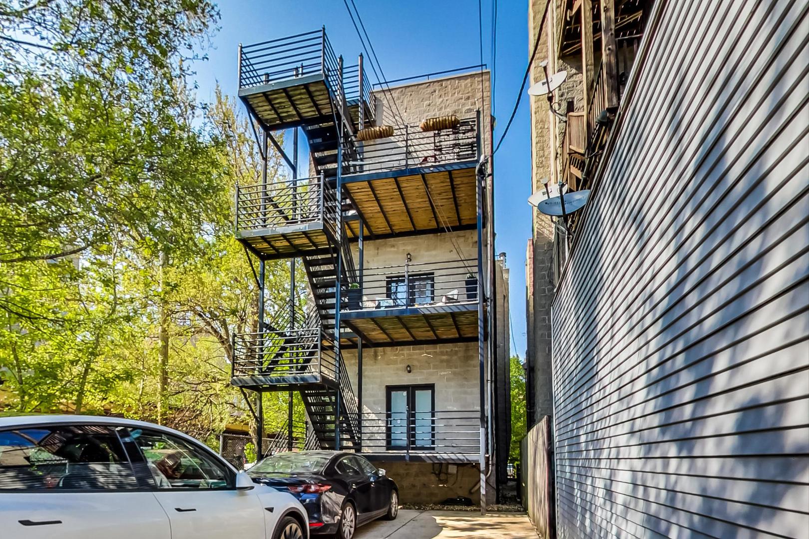 933 West Wolfram Street, Unit 2 Chicago, IL 60657 - Photo 23 of 24 a view of a car park in front of a building