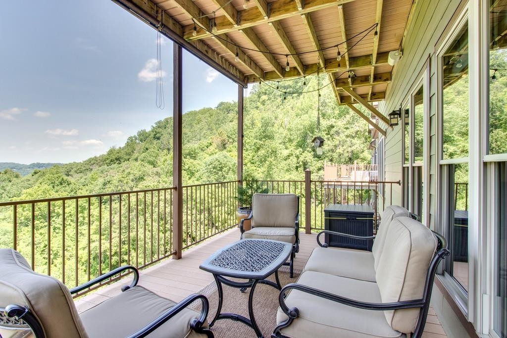 111 Vista Point Road, Unit 111 Silver Point, TN 38582 - Photo 28 of 30 a balcony with furniture and a potted plant