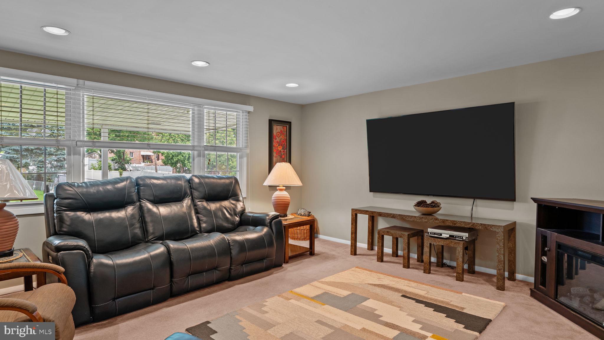 11992 Lockart Road Philadelphia, PA 19116 - Photo 11 of 24 Gallery Image 11