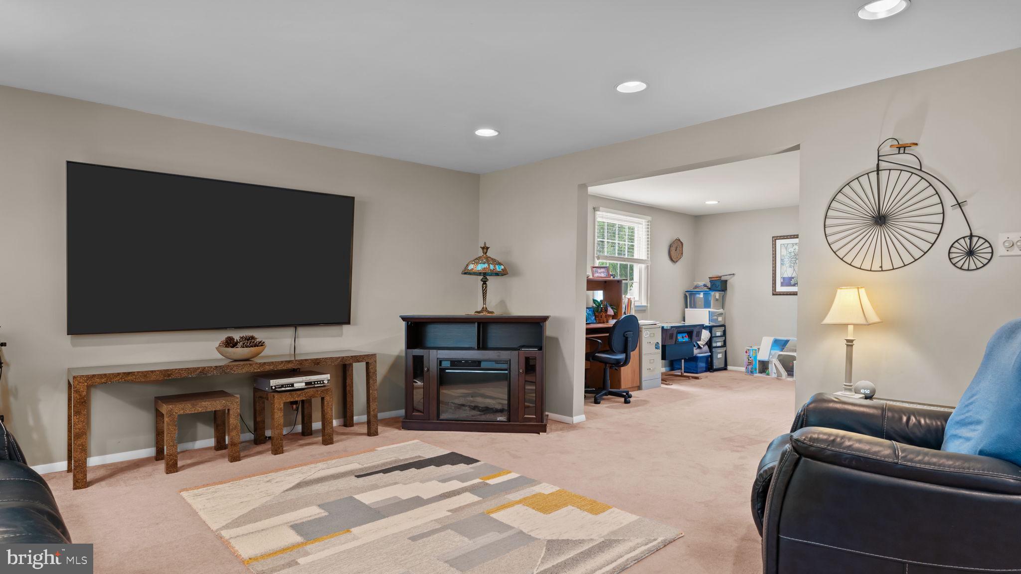 11992 Lockart Road Philadelphia, PA 19116 - Photo 12 of 24 Gallery Image 12