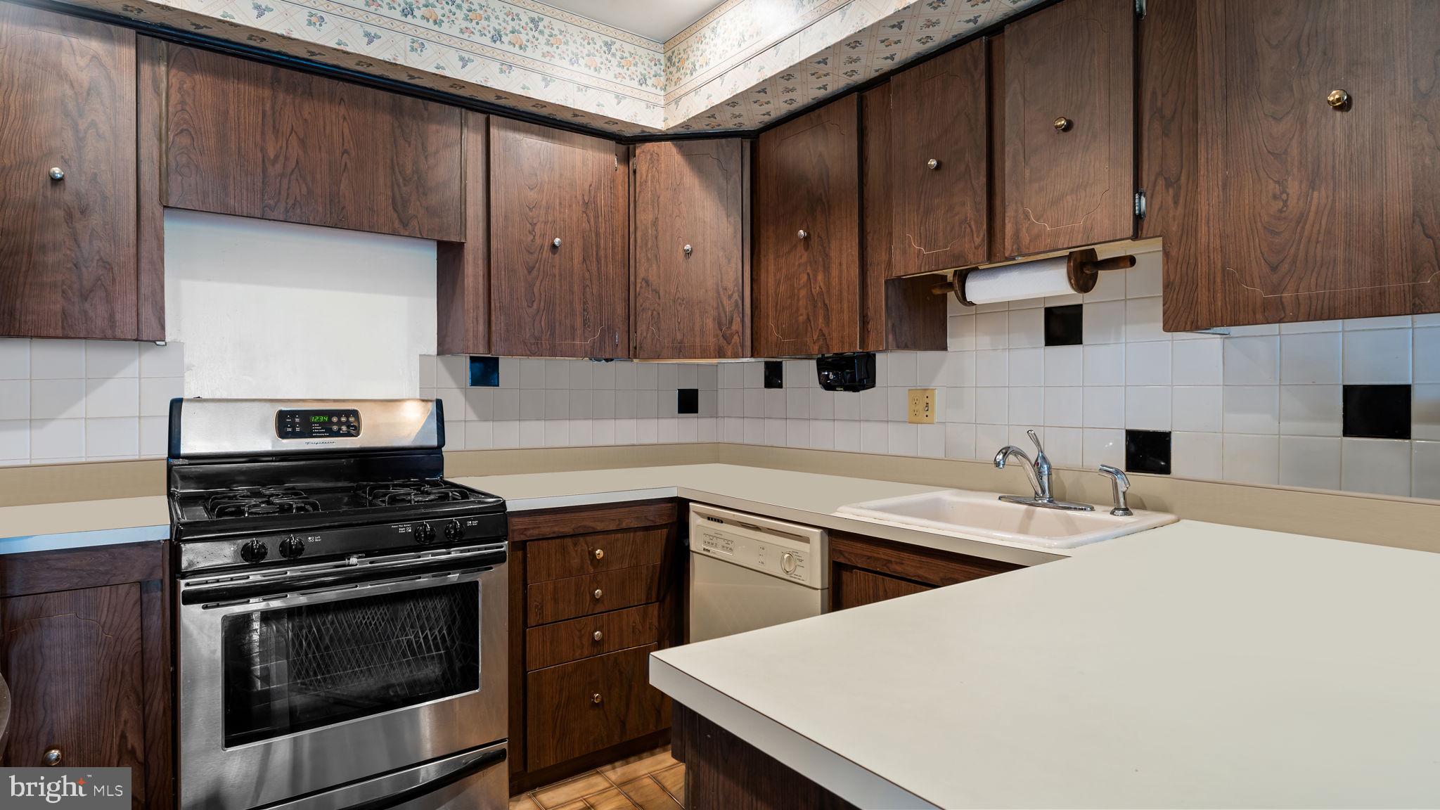 11992 Lockart Road Philadelphia, PA 19116 - Photo 8 of 24 Gallery Image 8