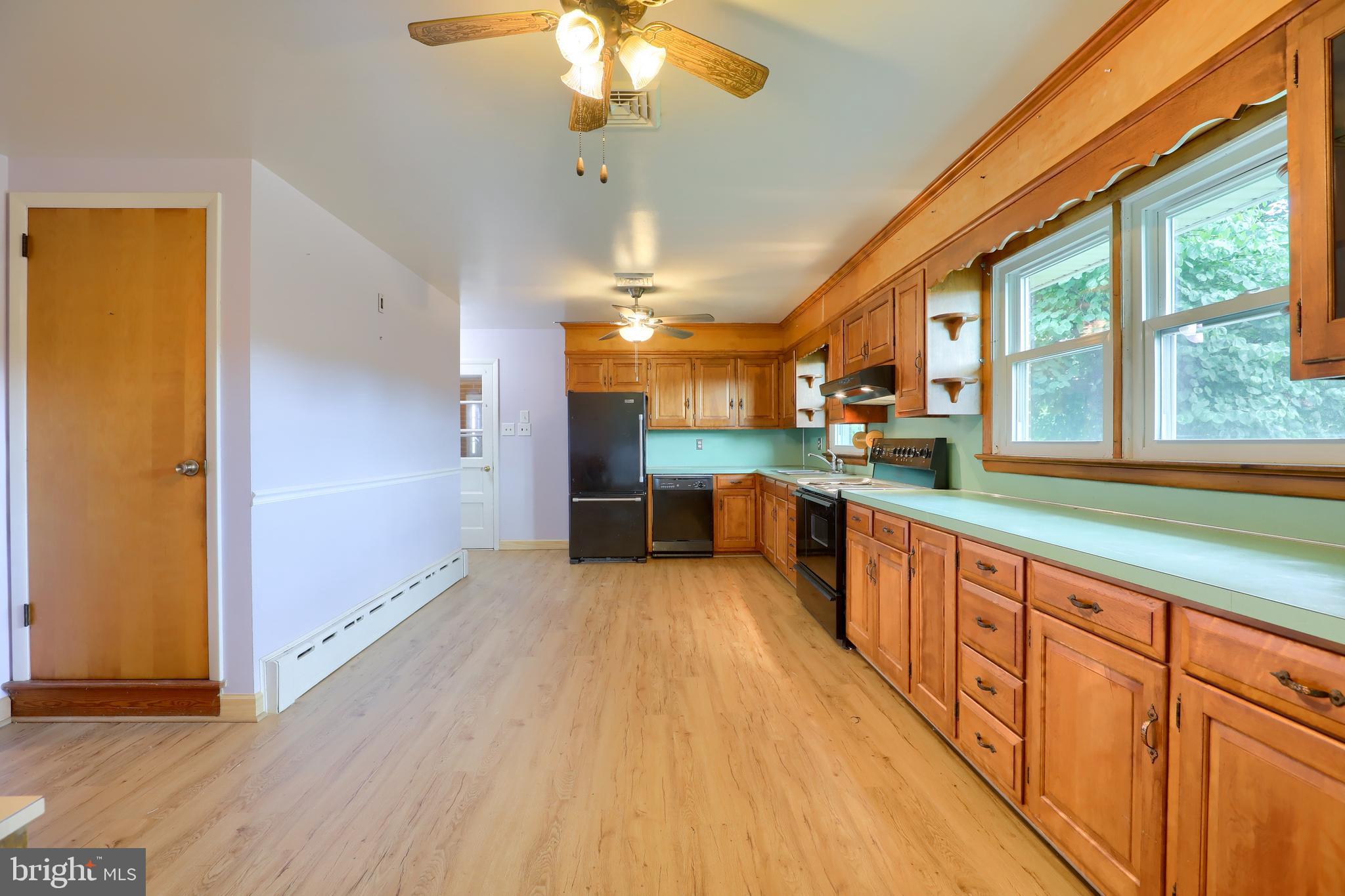 1794 Old Line Road Manheim, PA 17545 - Photo 5 of 34 Eat-In Kitchen