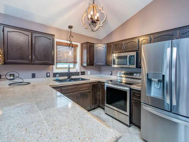 $589,900 | 129 Hemlock Place, Vadnais Heights, MN 55127