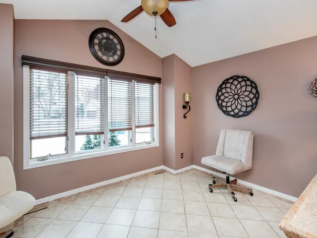 $589,900 | 129 Hemlock Place, Vadnais Heights, MN 55127