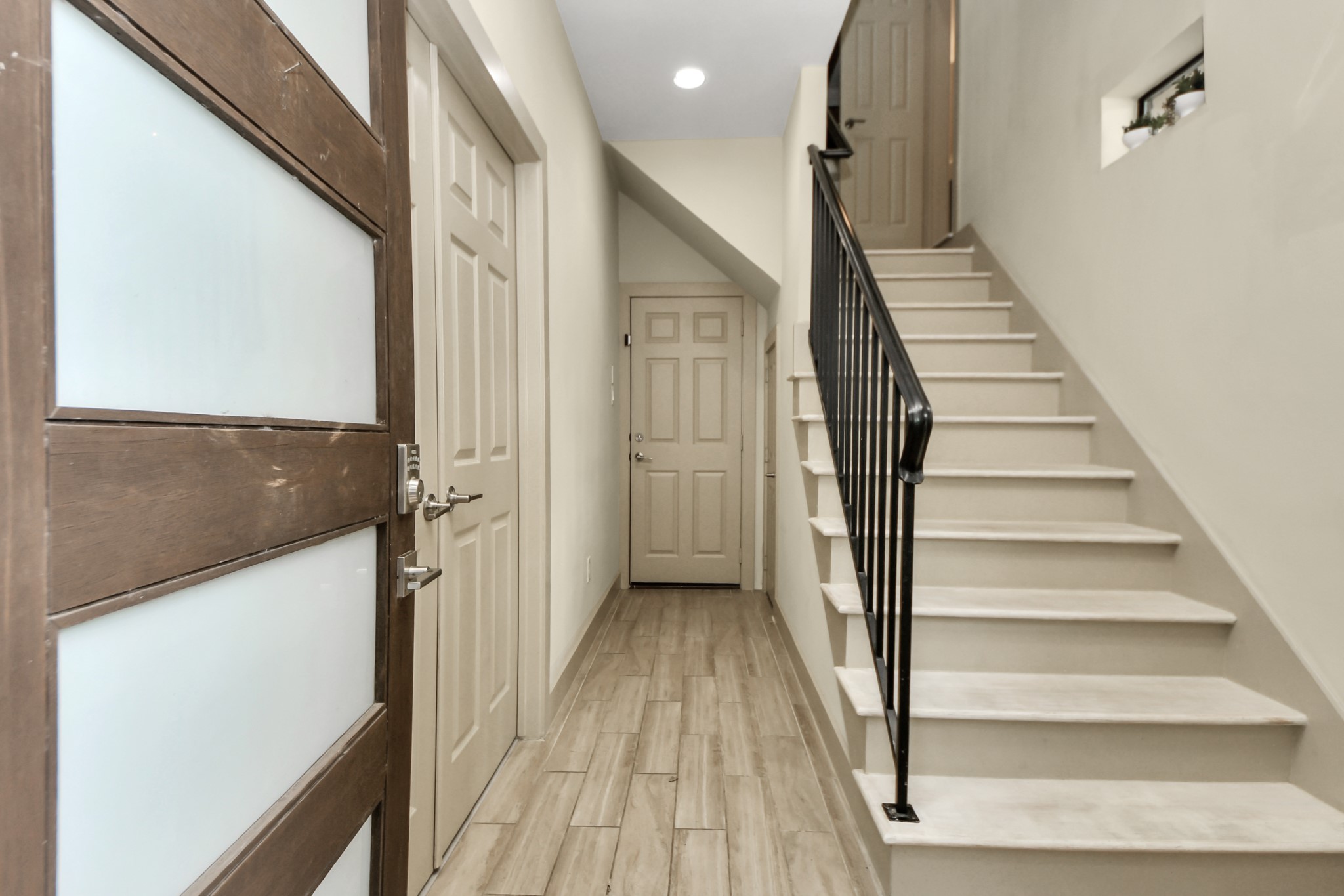 4510 Inker Street, Unit B Houston, TX 77007 - Photo 2 of 43 a view of a hallway with wooden floor and entryway