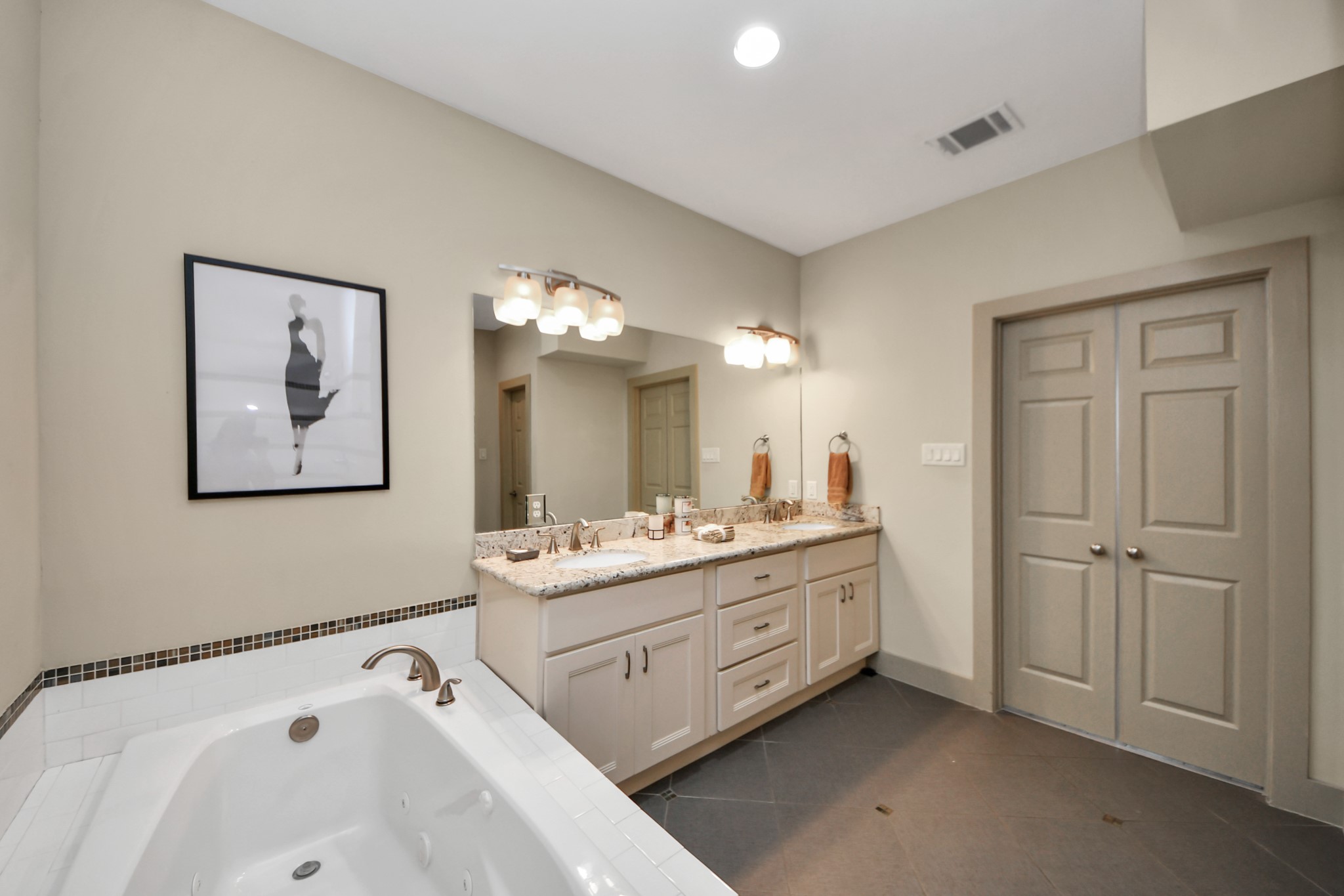 4510 Inker Street, Unit B Houston, TX 77007 - Photo 21 of 43 a bathroom with a double vanity sink mirror and bathtub