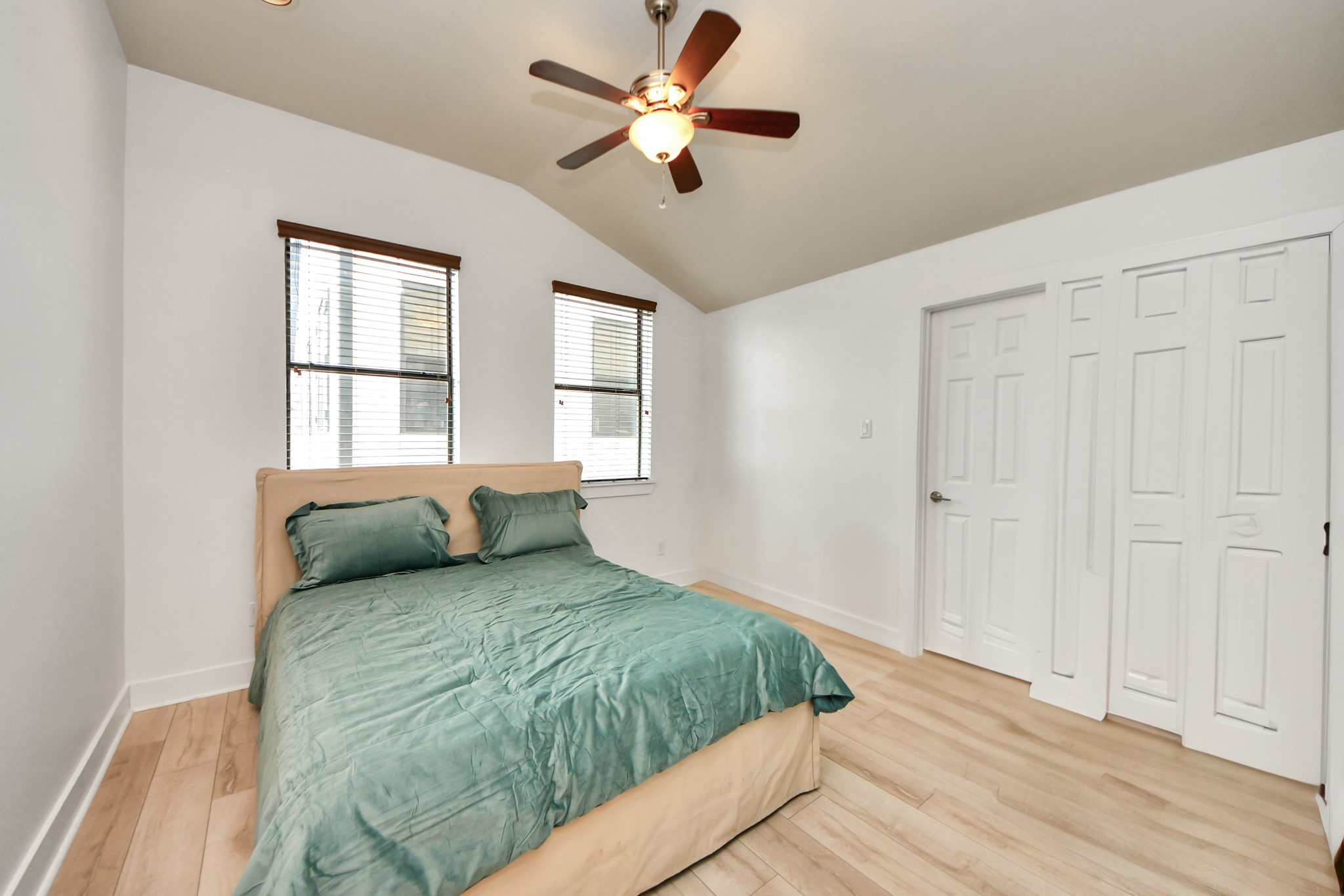 4510 Inker Street, Unit B Houston, TX 77007 - Photo 28 of 43 a bedroom with a large bed chandelier and a window