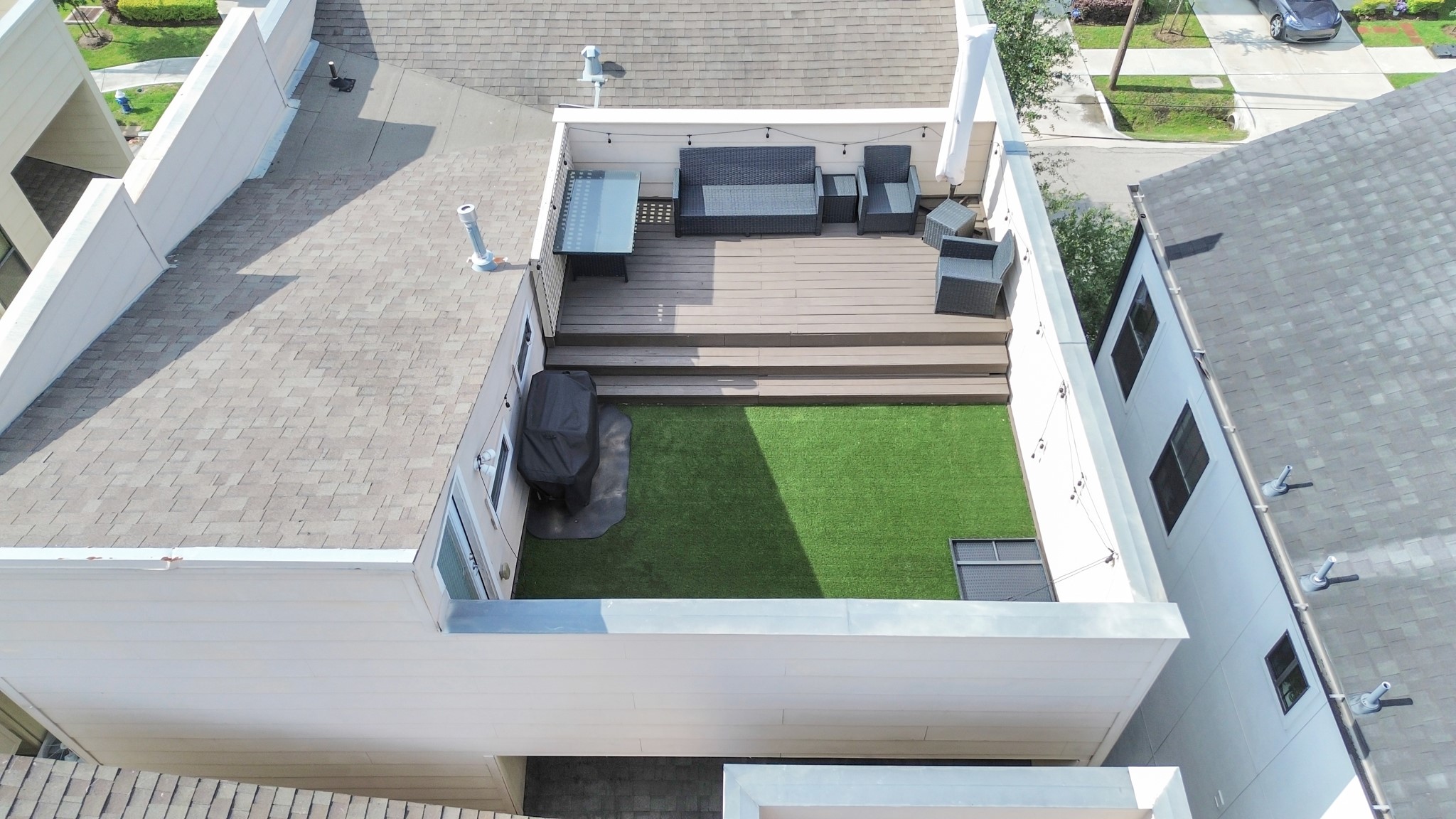 4510 Inker Street, Unit B Houston, TX 77007 - Photo 35 of 43 a view of balcony with furniture