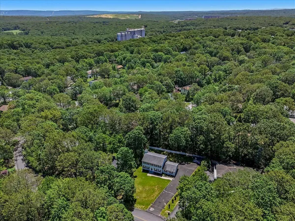 $429,000 | 9 Cobblewood Drive, Mount Pocono, PA 18344