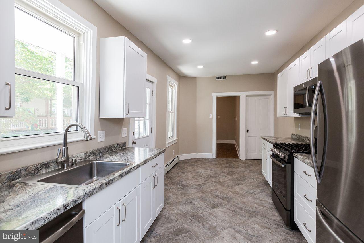 422 East Main Street Lititz, PA 17543 - Photo 14 of 62 Brand New Kitchen
