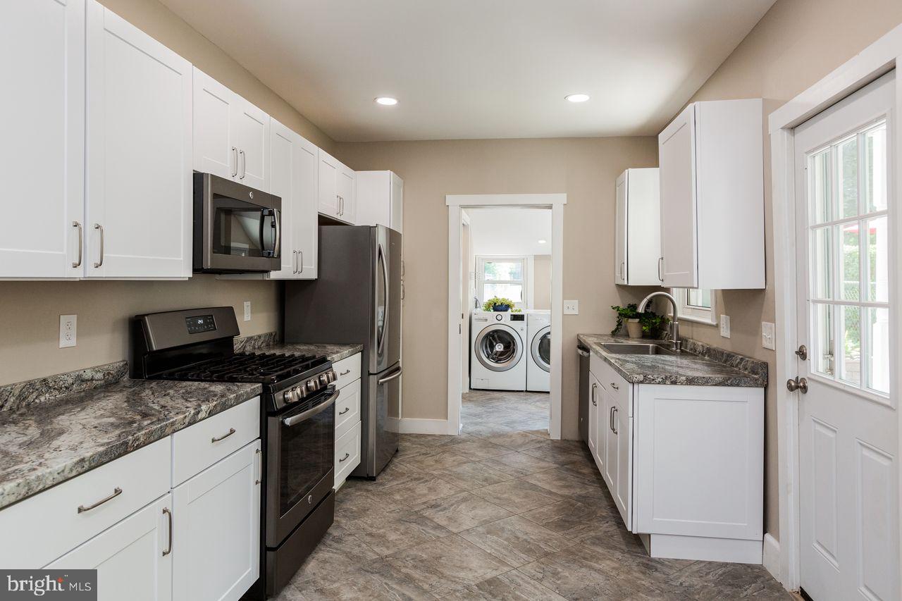 422 East Main Street Lititz, PA 17543 - Photo 9 of 62