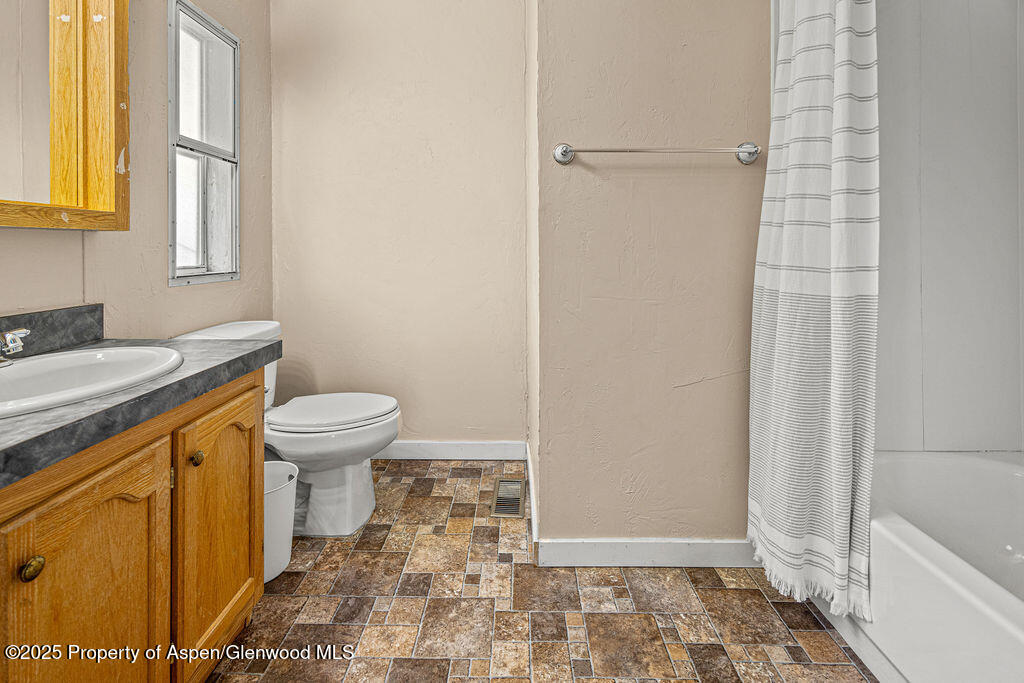 405 Hawthorn Street Craig, CO 81625 - Photo 26 of 35 a bathroom with a sink toilet and tub