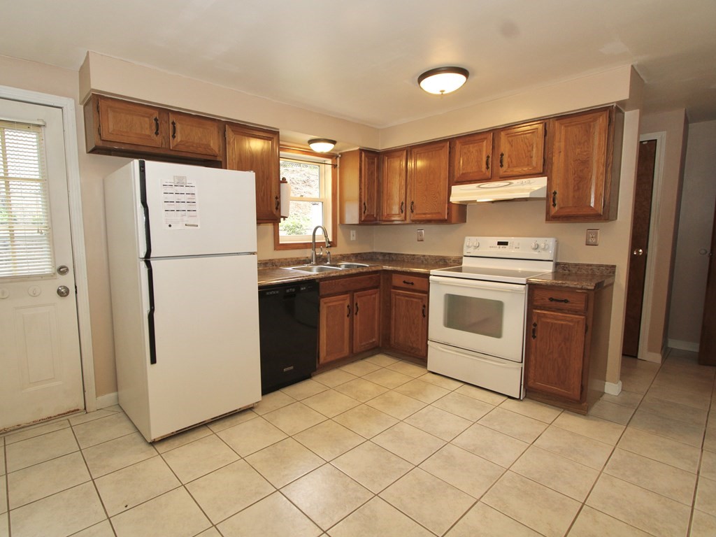 20 Arline Street Worcester, MA 01607 - Photo 2 of 11 Gallery Image 2