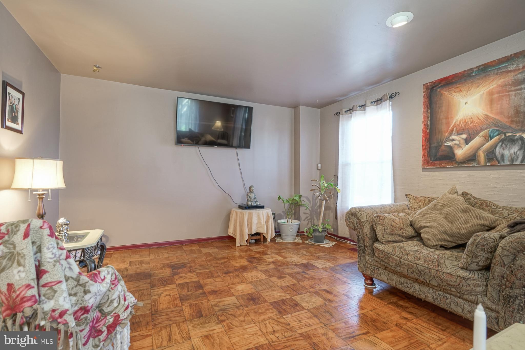11011 Rennard Street Philadelphia, PA 19116 - Photo 6 of 29 Living Room