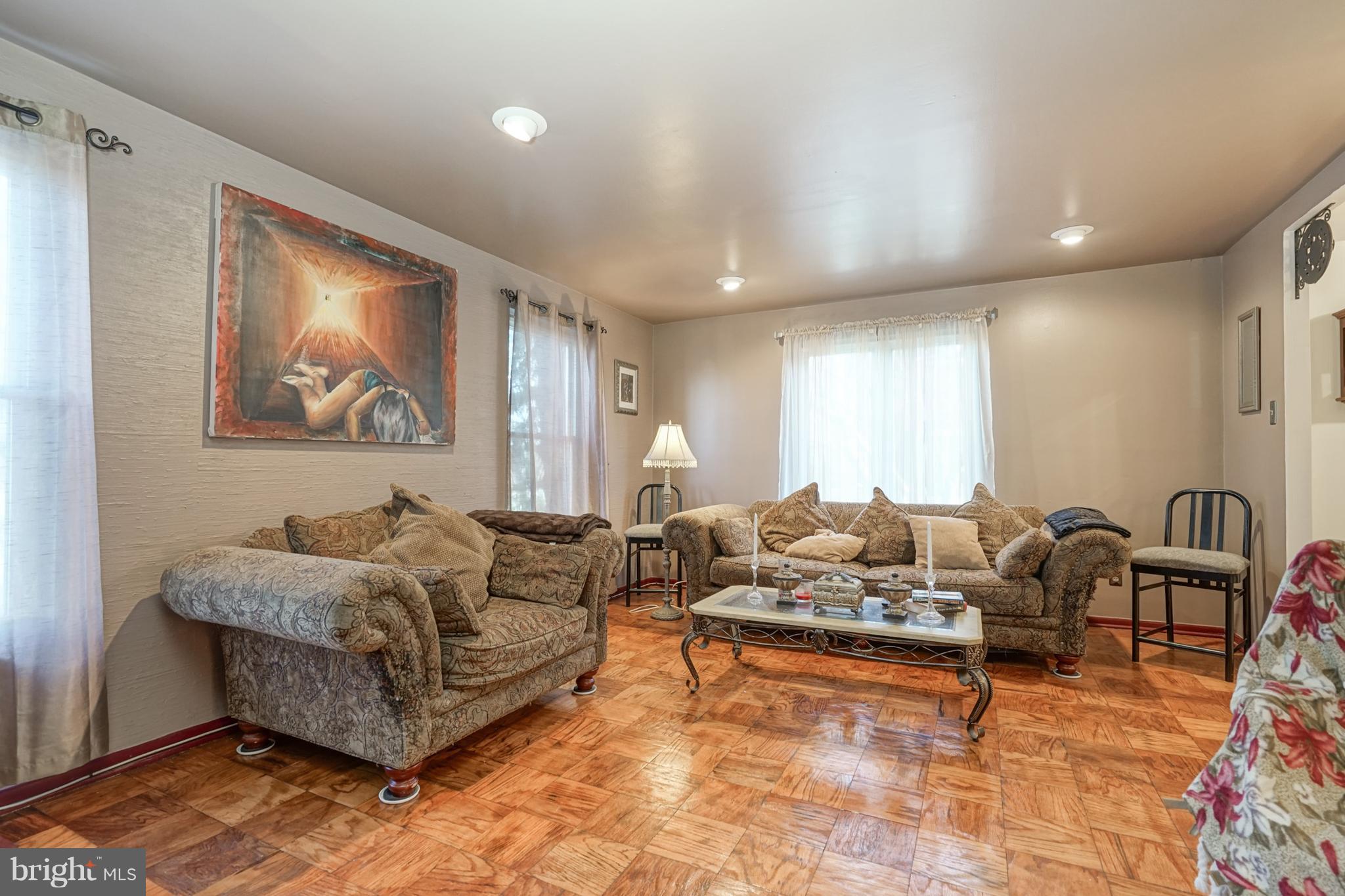 11011 Rennard Street Philadelphia, PA 19116 - Photo 8 of 29 Living Room