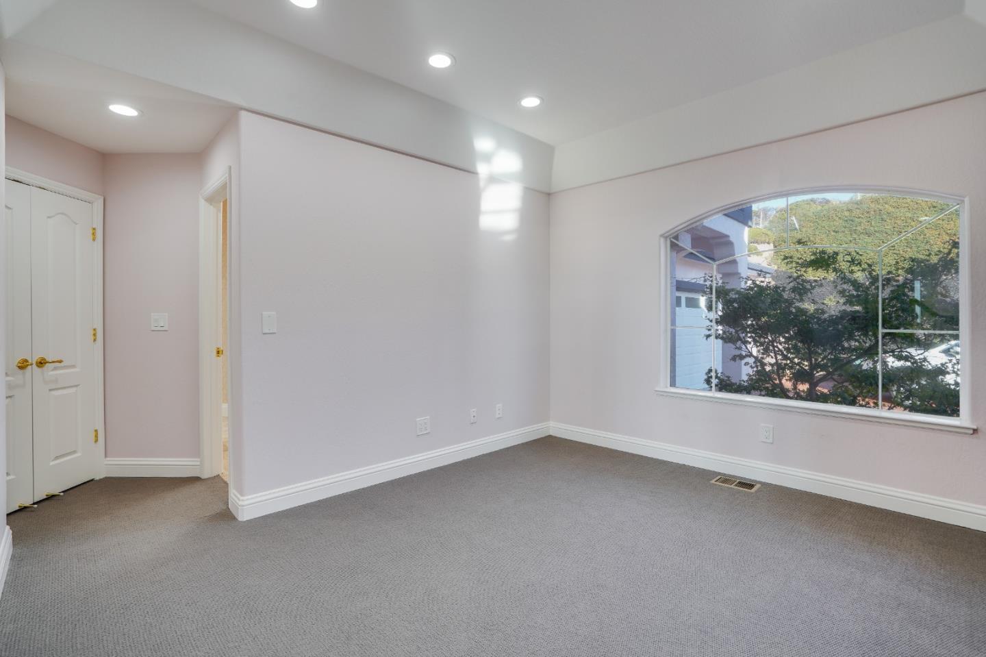 20460 Viewpoint Road Castro Valley, CA 94552 - Photo 13 of 50 an empty room with a window