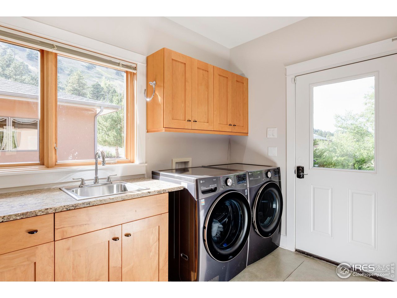 7010 Olde Stage Road Boulder, CO 80302 - Photo 19 of 35 main floor laundry / mud room