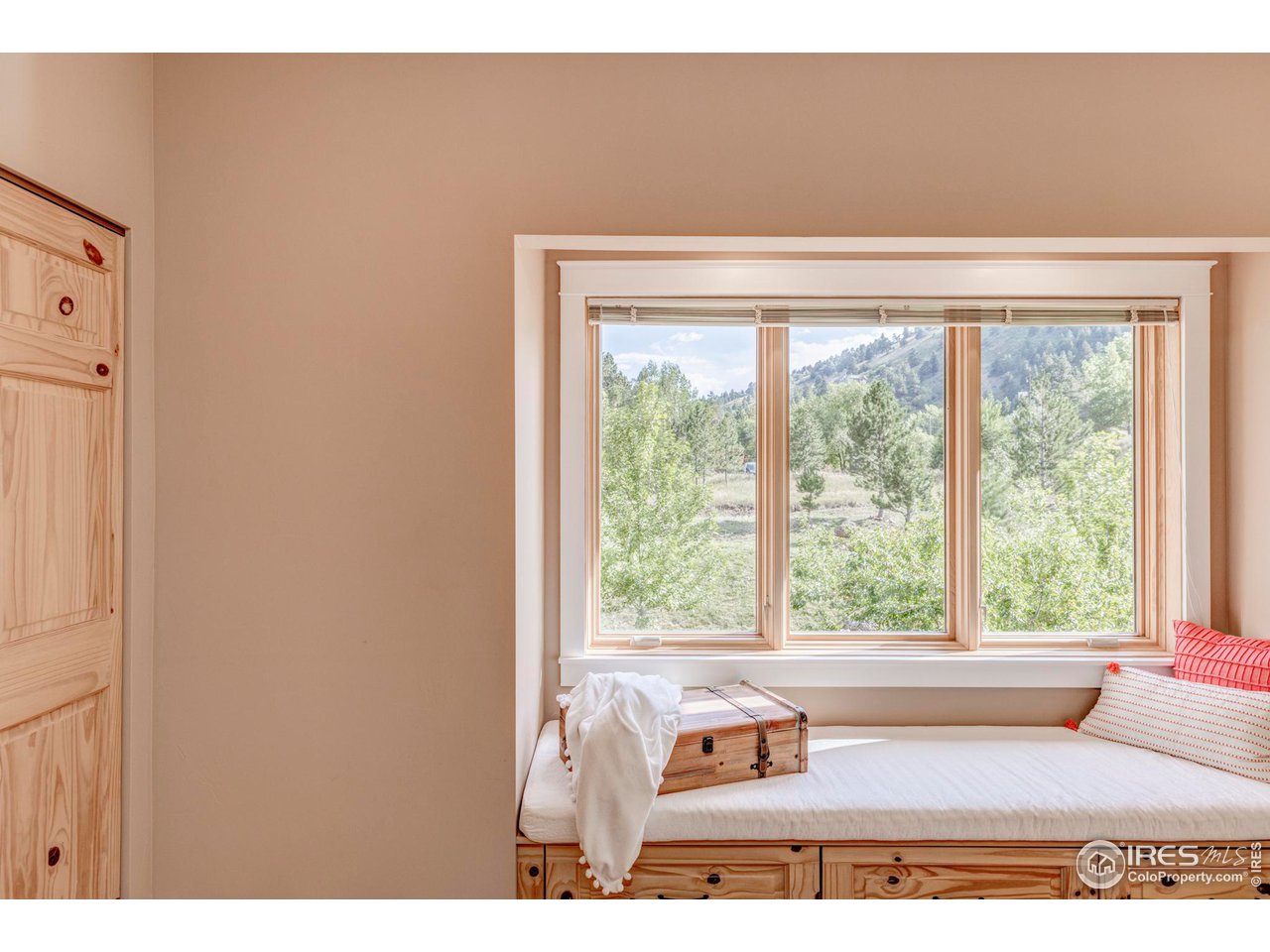 7010 Olde Stage Road Boulder, CO 80302 - Photo 22 of 35 cozy window seats