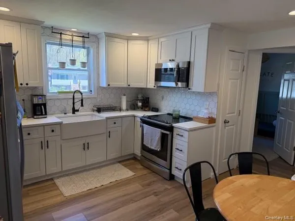 $3,500 | 10 Hollingsworth Place, Centereach, NY 11720