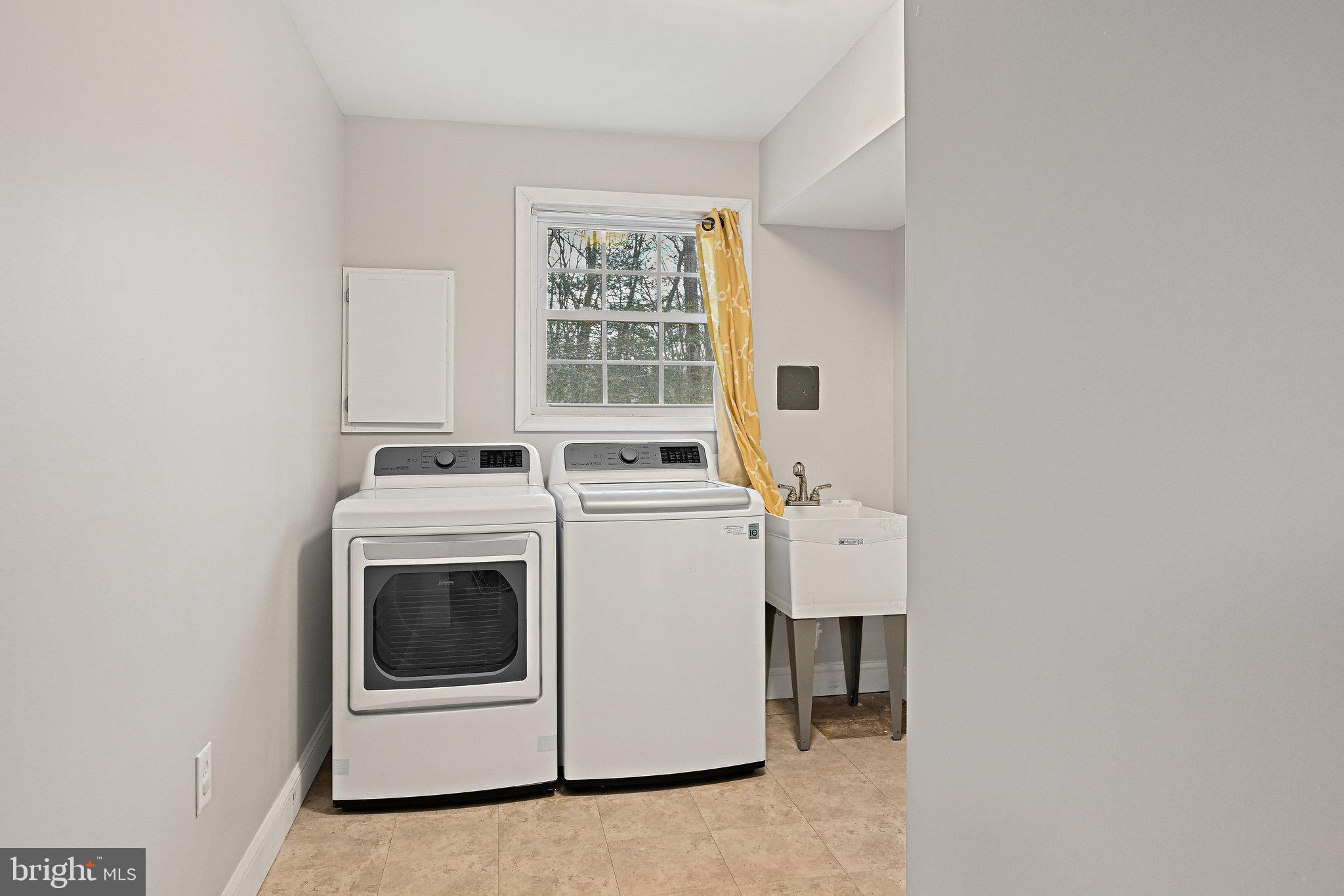 7925 Orange Plank Road Springfield, VA 22153 - Photo 34 of 43 Drywalled, clean and friendly laundry area