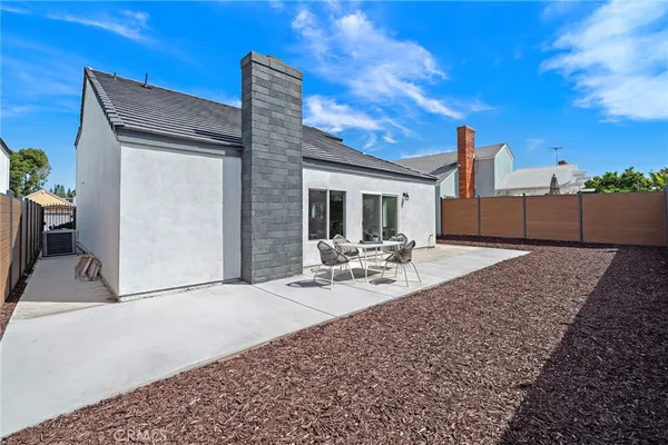 $1,988,000 | 39 Cape Cod, Irvine, CA 92620