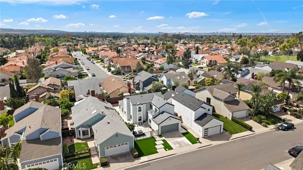 $1,988,000 | 39 Cape Cod, Irvine, CA 92620