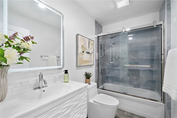 $1,988,000 | 39 Cape Cod, Irvine, CA 92620