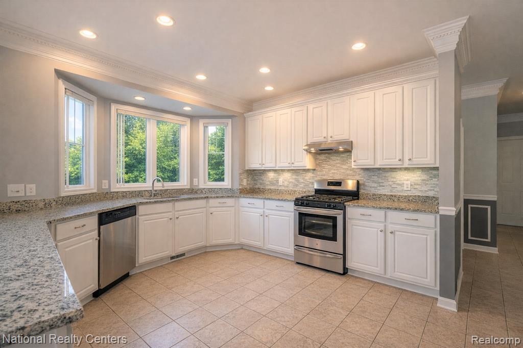 2056 Somerville Road Rochester Hills, MI 48307 - Photo 19 of 84