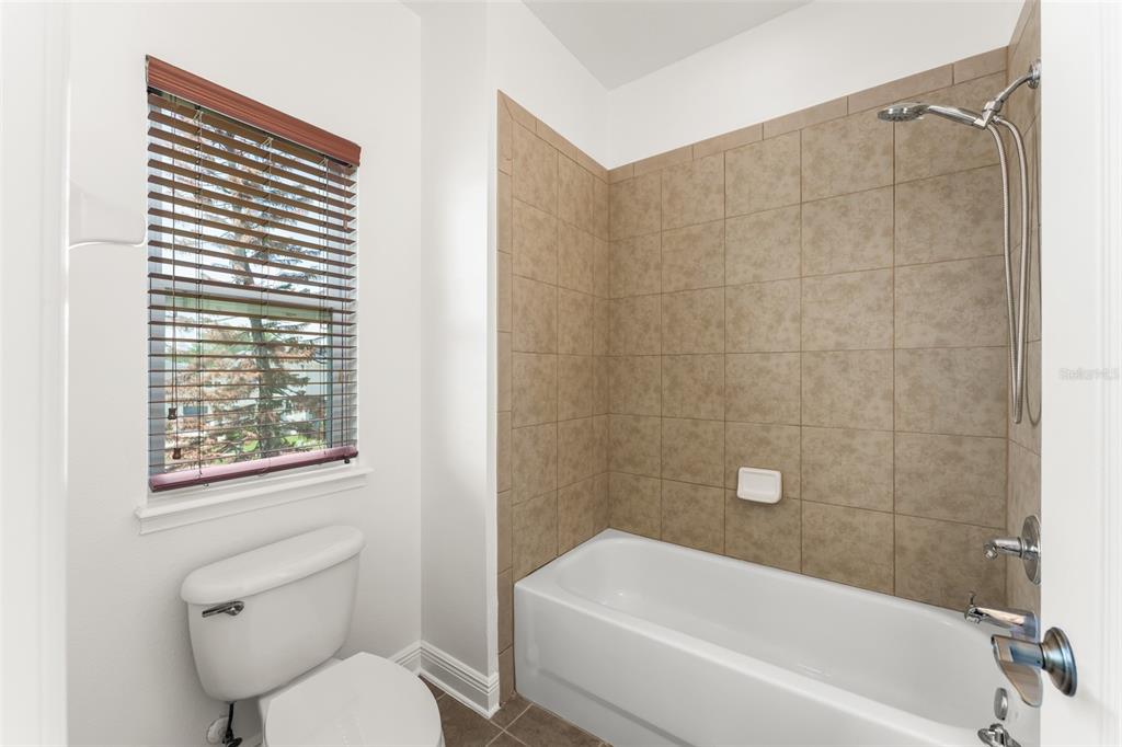 13544 Riggs Way Windermere, FL 34786 - Photo 43 of 58 a bathroom with a toilet a sink and bathtub