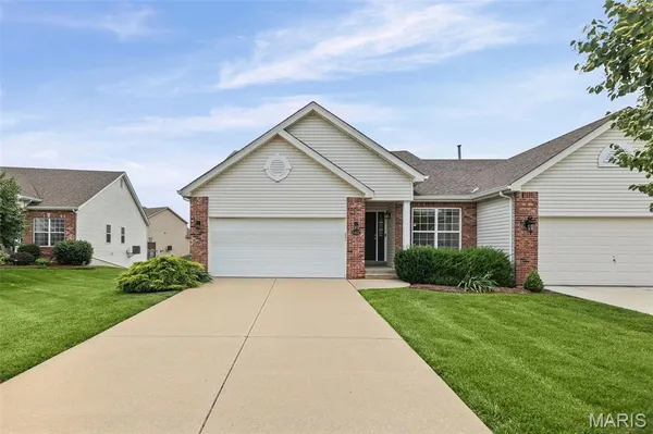 $340,000 | 6852 Kensington Drive, Maryville, IL 62062
