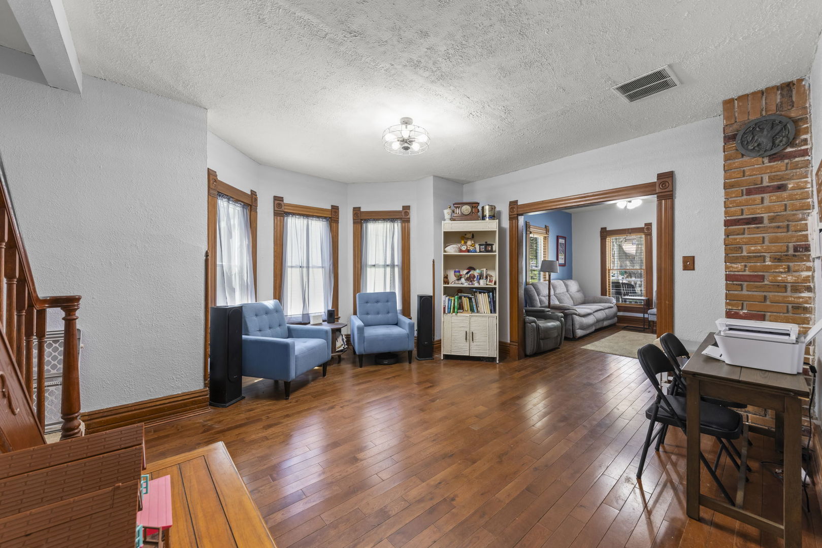 520 South Jefferson Street Lockport, IL 60441 - Photo 5 of 31 a view of a livingroom with workspace and a window