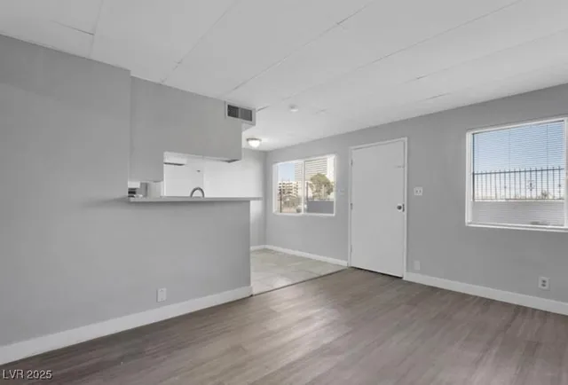 $999 | 239 West Cleveland Avenue, Unit 2, Las Vegas, NV 89102