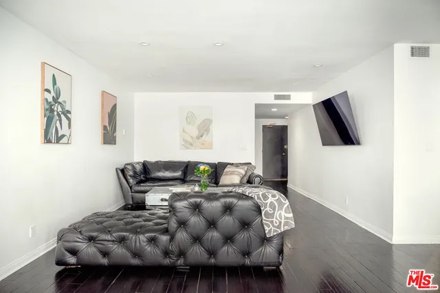 $799,000 | 7259 Hillside Avenue, Unit 202, Los Angeles, CA 90046