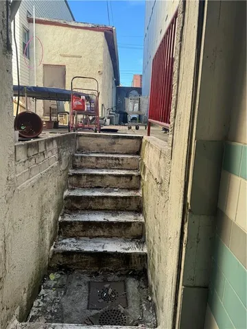 a view of entryway and hall