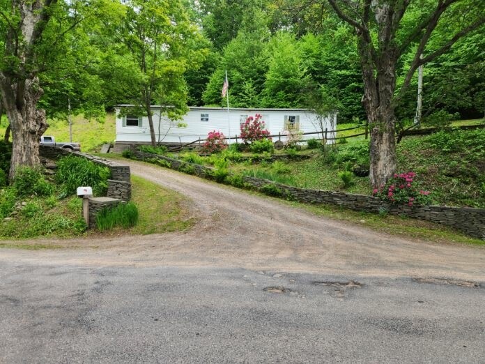 Welcome to 4020 E. River Rd. Walton